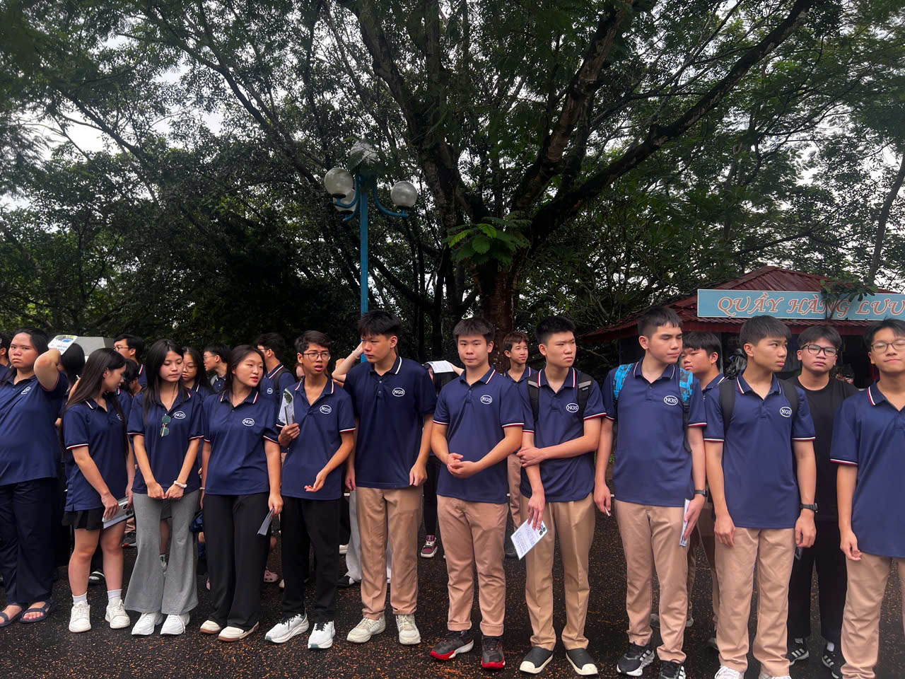 Khoảnh khắc khác trong chuyến ngoại khoá Thuỷ điện Hoà Bình 2